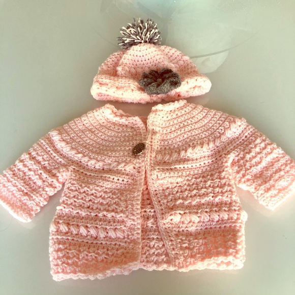 Baby sweater with matching hat - Picture 1 of 4